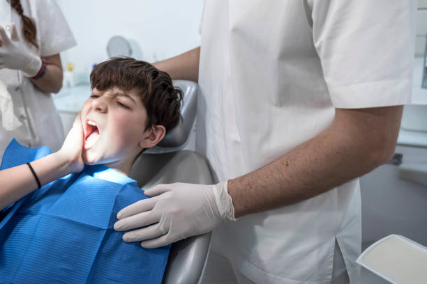 Best Broken or Chipped Tooth Repair in Lake Belvedere Estates, FL